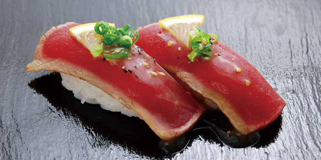 新潟県燕市〈鼓響 吉田店〉で寿司割烹の味わいを、手軽な回転寿司で堪能！