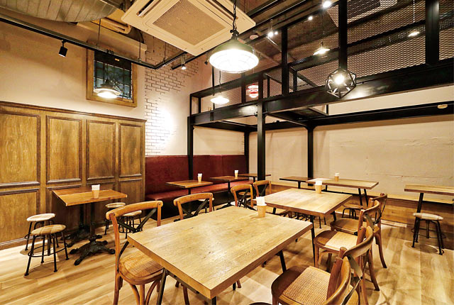 〈&CAFE〉の店内