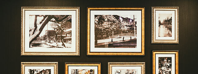 壁に展示された新潟の風景写真
