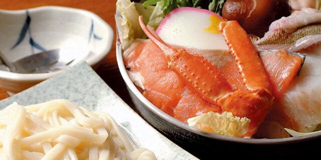 湯沢町〈和食処 茶屋 森瀧〉で必ず注文したい、魚介満載の名物うどんすき