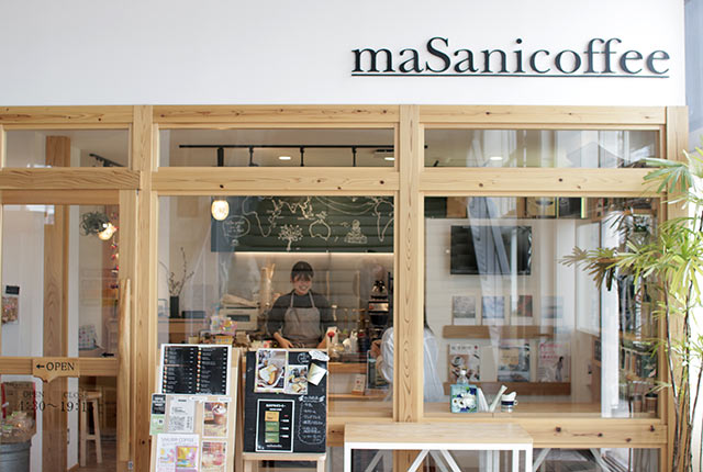コーヒースタンド〈maSanicoffee〉外観
