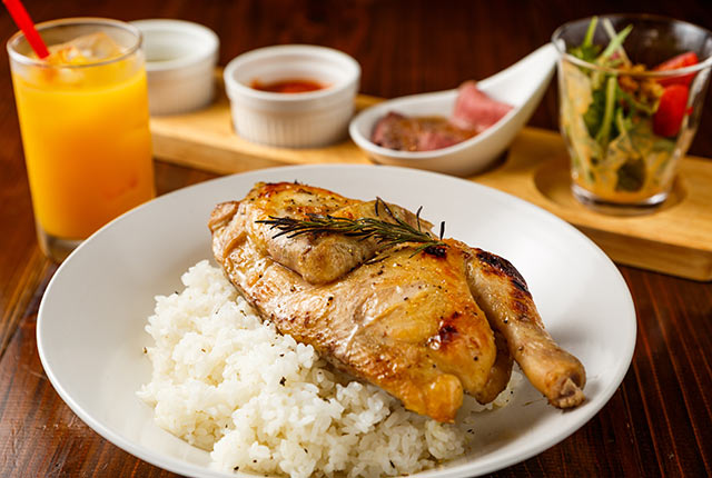 〈創作Dining TORAJIRO〉の「ローストチキン丼」