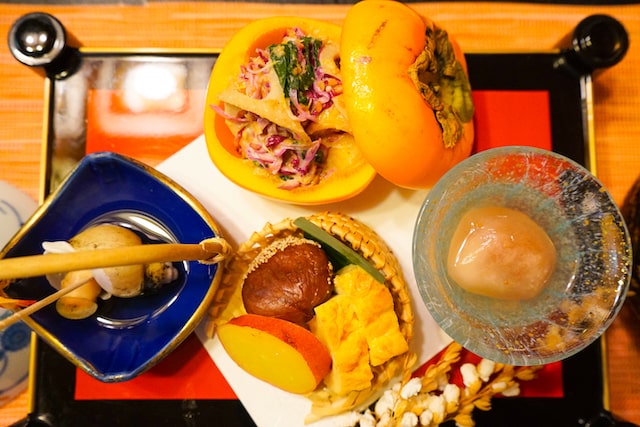 創業して100年以上、五泉市の歴史とともに歩んできた老舗日本料理屋〈割烹 文福〉。当日は旬を迎えたばかりの里芋会席に舌鼓。