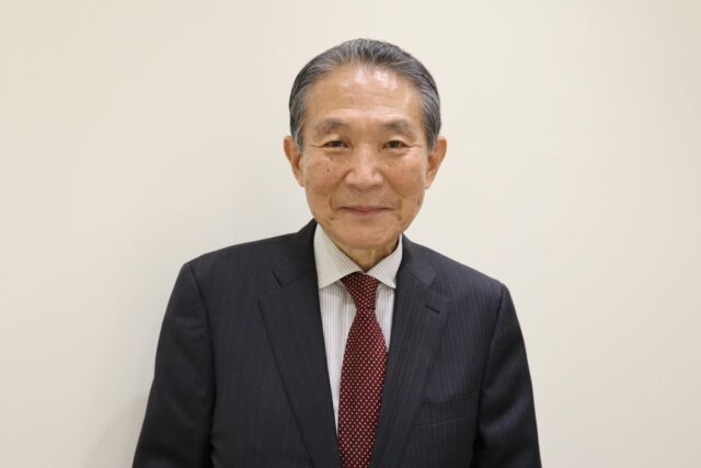 きものブレインの代表取締役を務める岡元松男さん。やさしい表情を浮かべながらも力強い言葉で語る姿が印象的だった。