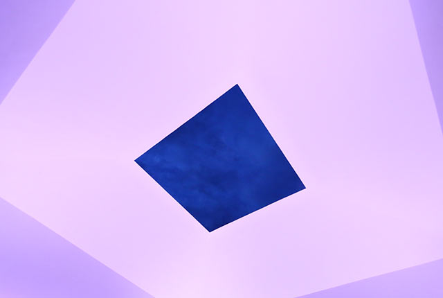 ジェームズ・タレル『光の館』の天井