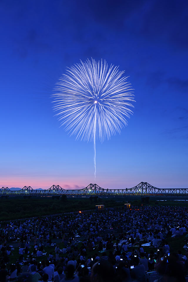 花火「慰霊と平和への祈り」