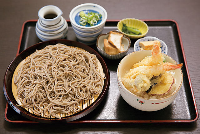 〈会席そば処 安茂里〉のもりそばにミニ天丼がついたセット