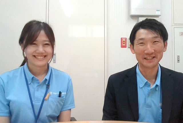 インタビュー中の岡村菜南さんと戸田康晴さん