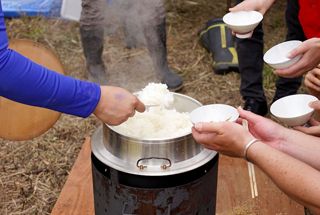 羽釜で炊き上げられた棚田米