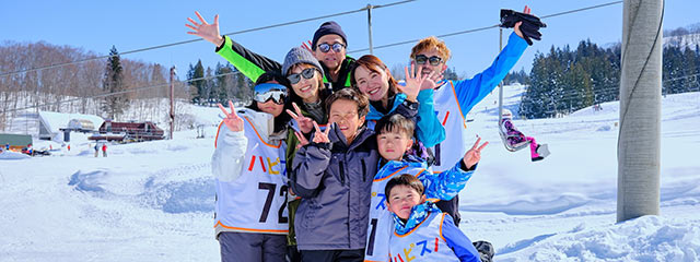 雪上運動会に参加した２組のファミリー