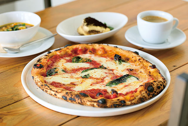 〈Pizzeria Locale〉のマルゲリータのセット