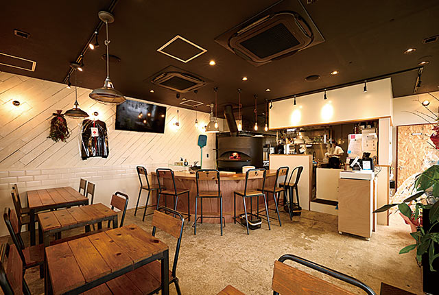 〈Pizzeria Locale〉の店内