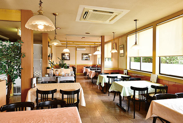 〈文化洋食ino〉の店内