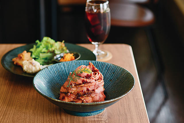 〈KOYORI〉の「ローストビーフ丼」