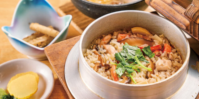 燕市の「ハレの日」グルメは…釜飯！ 〈釜めし 松月〉で堪能してほしい、地元で長年愛される味