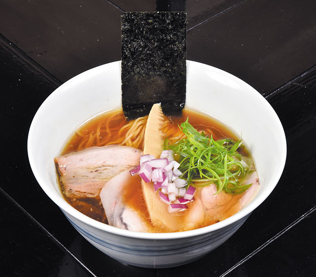 〈らぁめん紬麦〉の「淡麗醤油らぁめん」