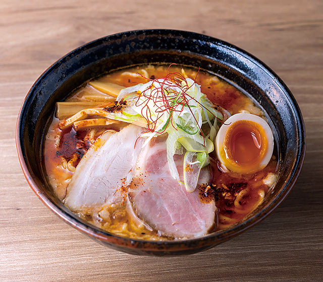 〈麺屋 遊戯三昧〉の「赤豚骨」