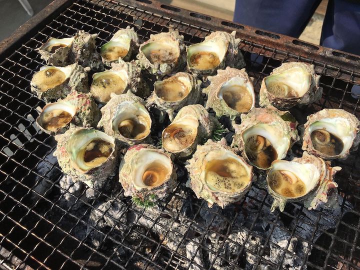 たくさんのサザエのつぼ焼き