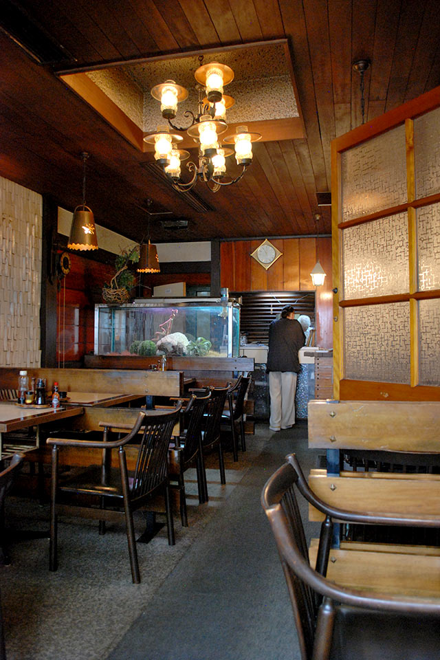 〈レストラン ベニス〉の店内
