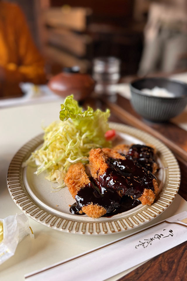 〈レストラン ベニス〉のヒレ味噌カツ定食