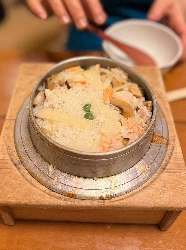 〈釜めし千成〉の釜飯