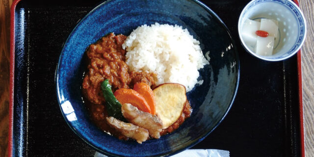 からうま？それともあまうま？ 〈うまうまカフェ〉自慢の味わい深い手作りカレー