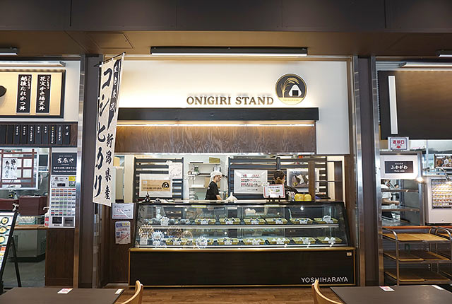 フードコート内〈ONIGIRI STAND〉ブースの外観