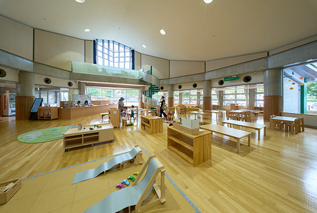 児童研修館〈こどもの森〉の内観