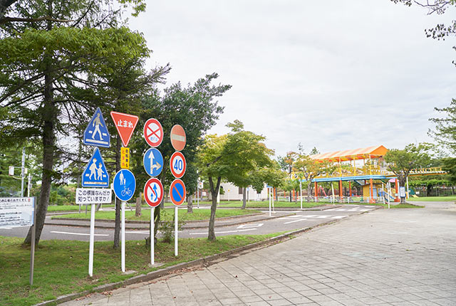〈燕市交通公園〉の外観