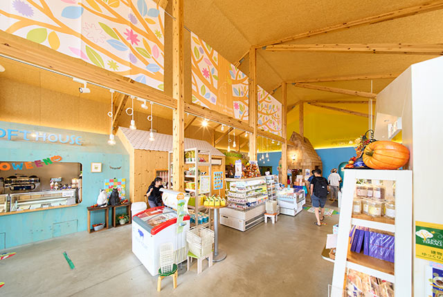 〈Y＆Y GARDEN〉のツリーバザール店内