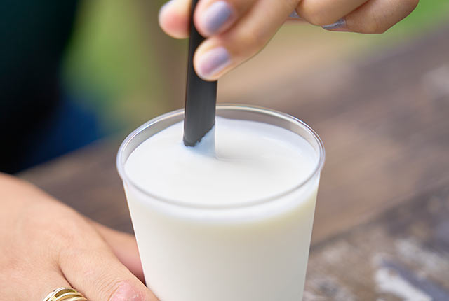 カップに入った「生まれたてヨーグルト」