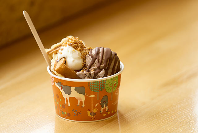 〈WAFFLE HOUSE〉のヨーグルトワッフル