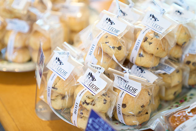 〈LECHE〉の「ヨーグルトスコーン」が並ぶ
