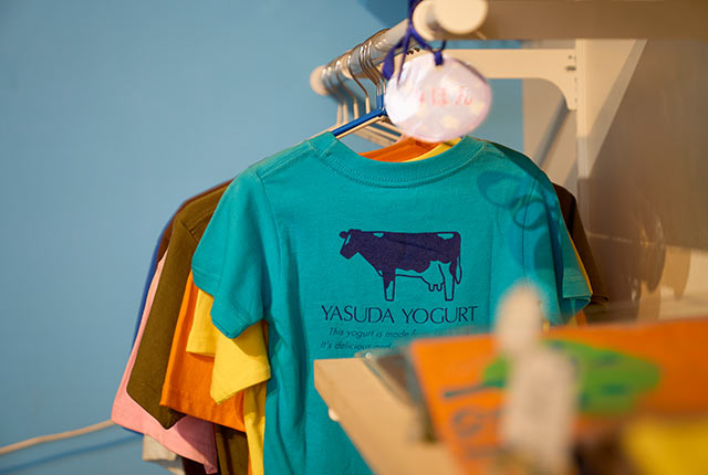 牛の絵が描かれたTシャツ