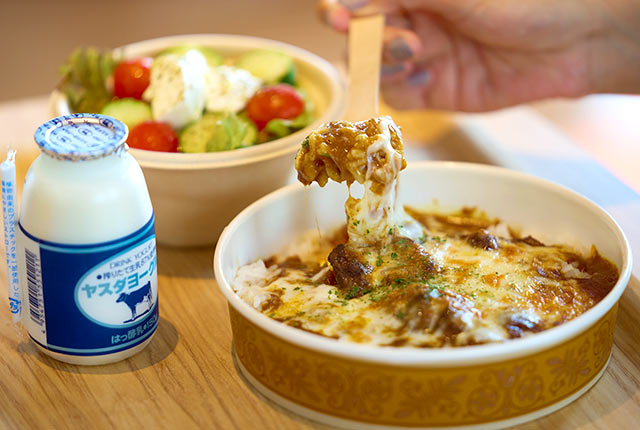 〈洋食工房〉の「焼カレーライス」