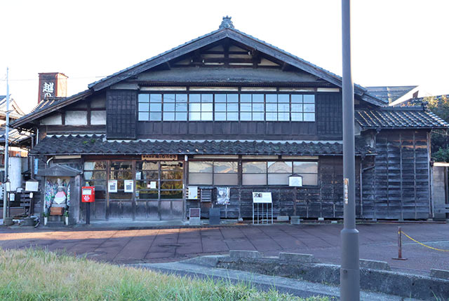 越のむらさきの社屋