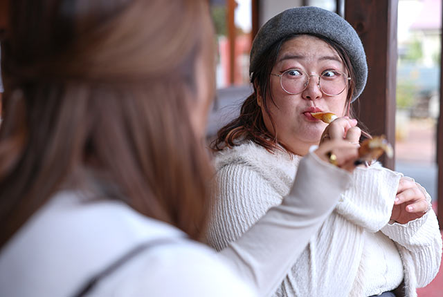 団子の美味しさに驚くぐっちさん