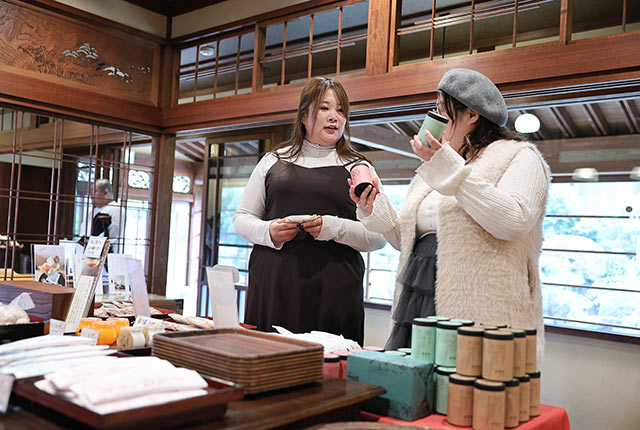 甘味喫茶内のお土産コーナー