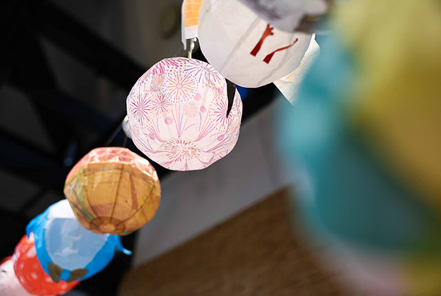 店内に飾られている出雲崎町〈磯野紙風船製造所〉の紙風船