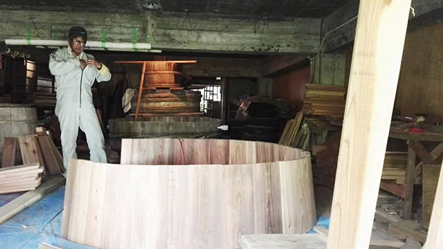 たらい舟の側面の板が円形に組まれている