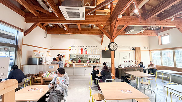 〈道の駅たがみ〉のイートインコーナー