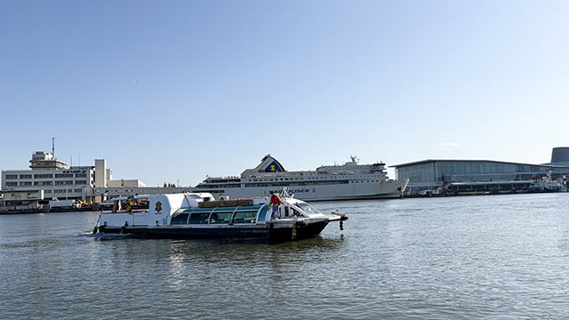 信濃川ウォーターシャトルの外観