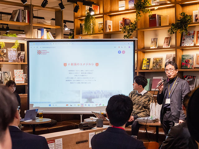 「新潟※(コメジルシ)プロジェクト」の概要を説明中の新潟県知事政策局広報広聴課広報戦略室・川口裕輔室長