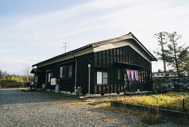 〈guesthouse UZU佐渡〉の外観
