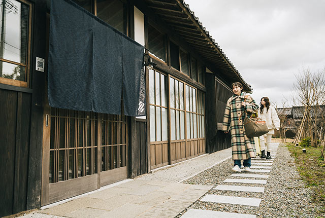 〈さどまり 泉の家〉の外観