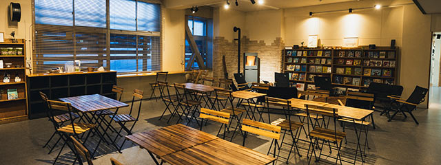 〈雪原学舎〉のロビー兼カフェ