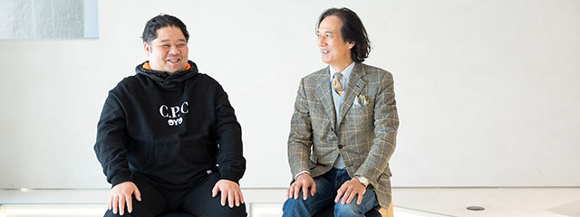 談笑する中村さんと荒井さん