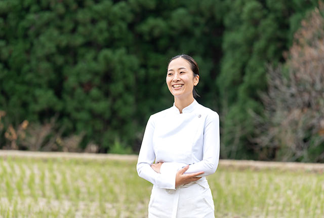 早苗饗の女性シェフ・桑木野恵子さん