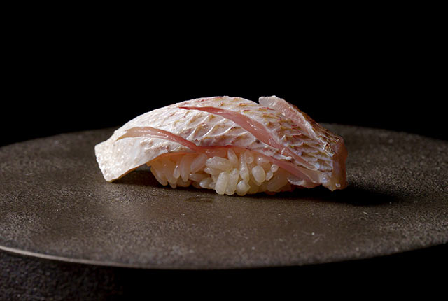 新潟産の食材にこだわって握る鮨