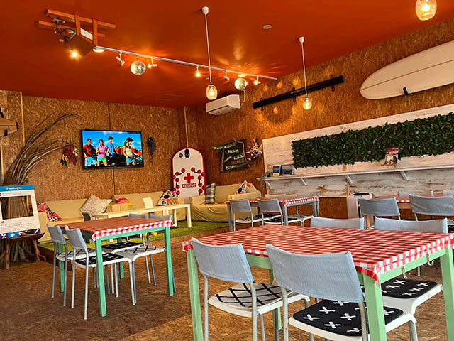 〈cafe Paradiso〉の店内